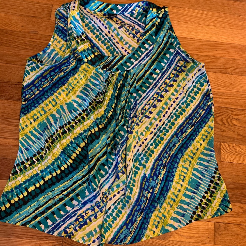 Patterned sleeveless top!